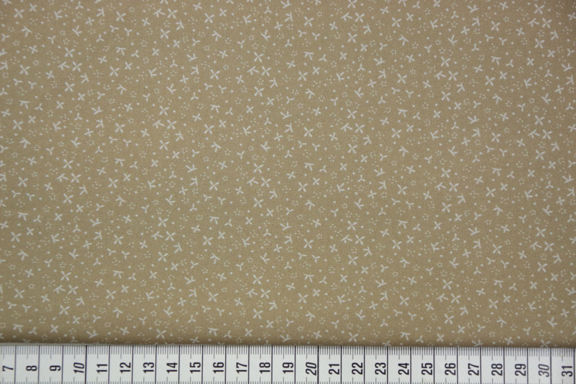 quiltstof-Lichtbruin met lichtblauwe mot