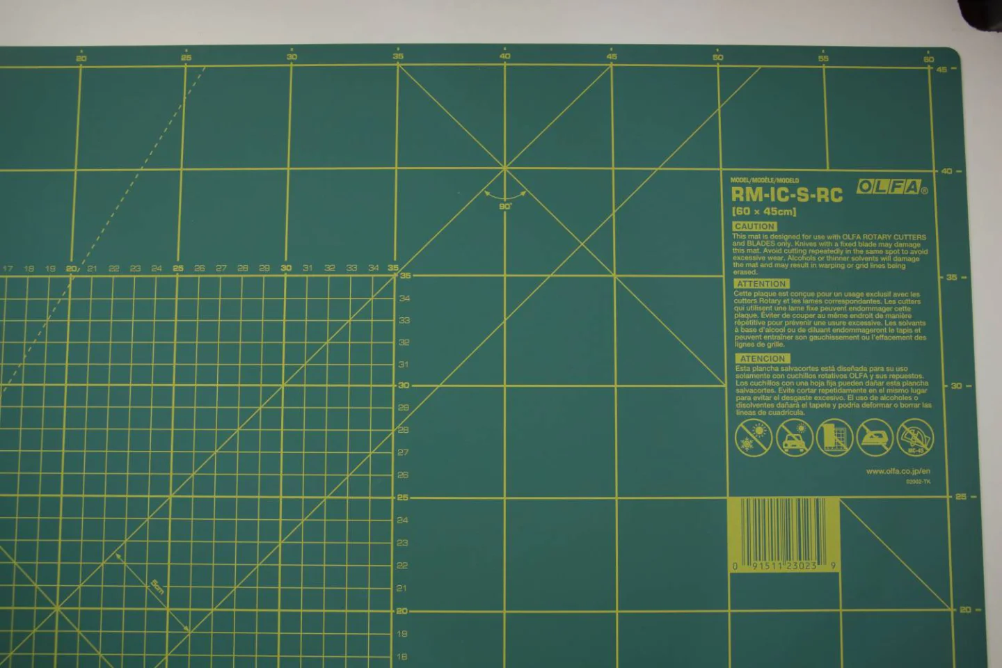 Snijmat-olfa-30x45 cm-achterzijde inches.
