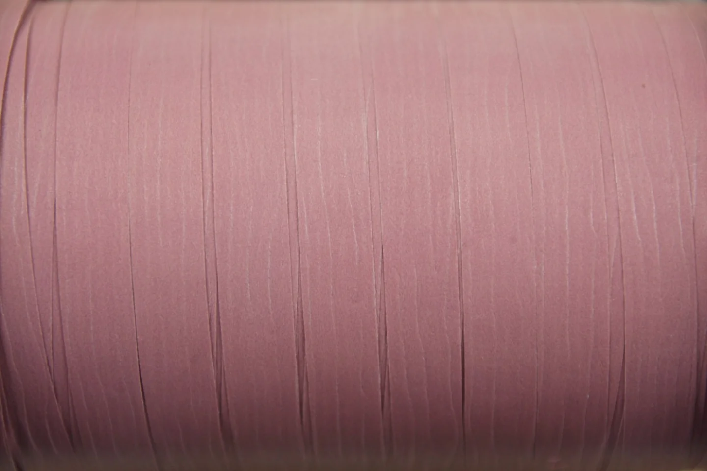 Breed krullint-oude roze-engels roze.