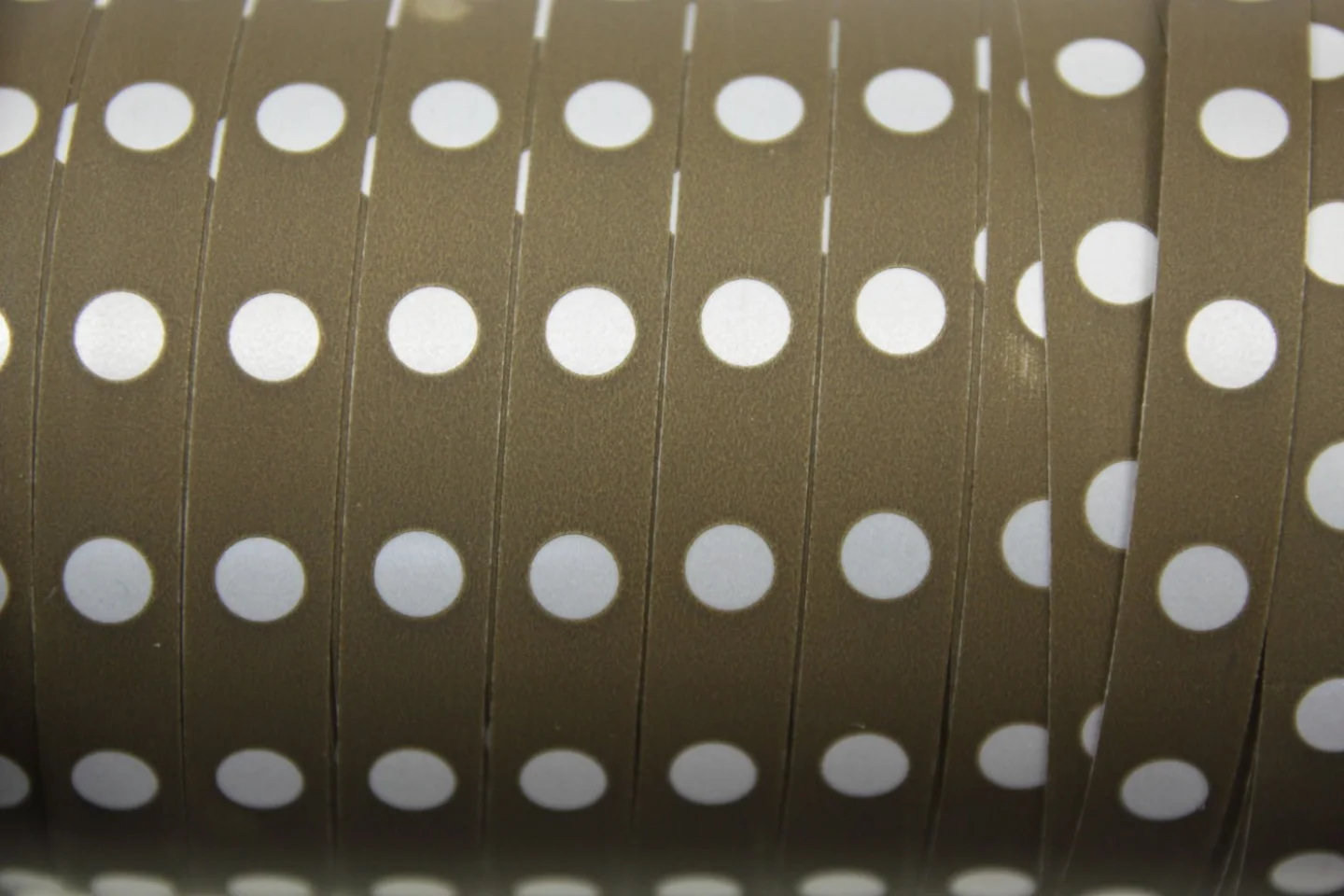Breed krullint-taupe-witte stip-2.