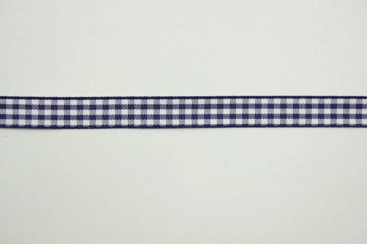 Lint-donkerblauw- wit geruit.