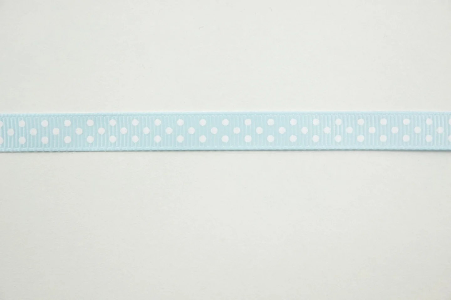 Lint-babyblauw-wit stipje.