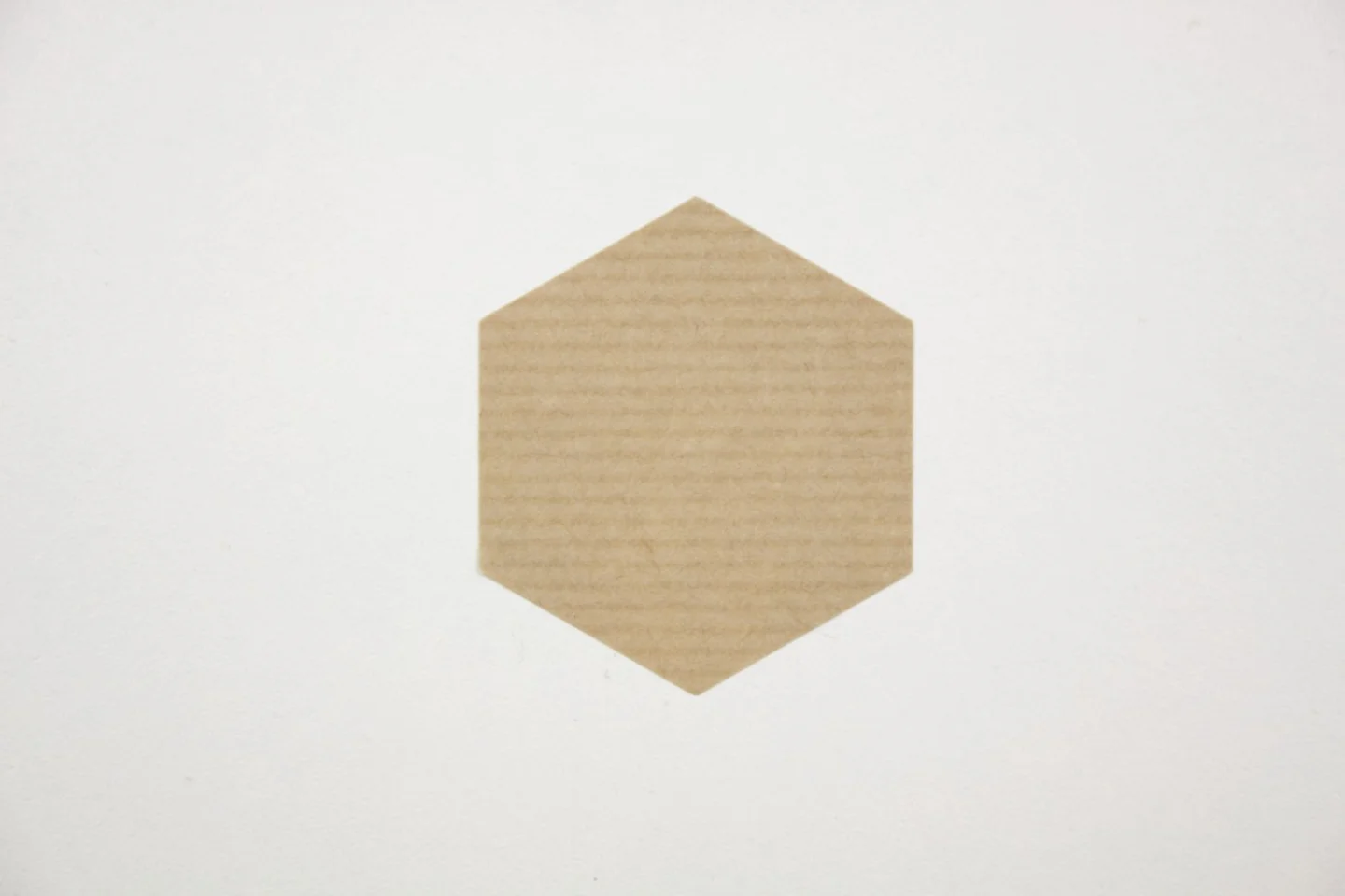 Sluitsticker-hexagon-kraft bruin-43mm.