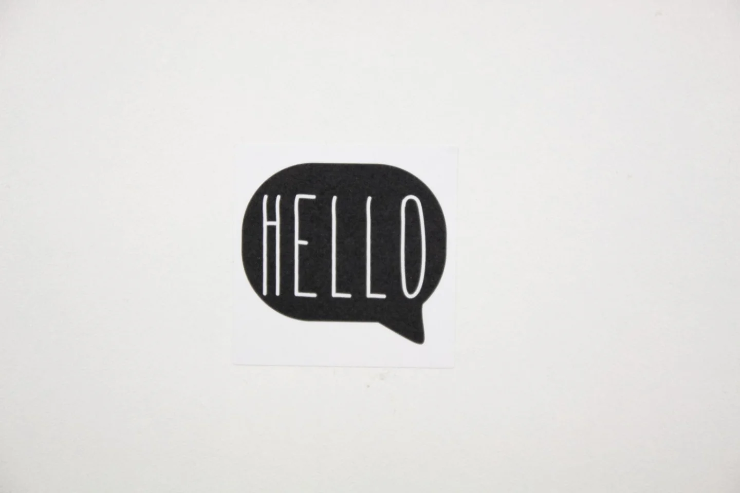 Sluitsticker-tekstballon hello-zwart.
