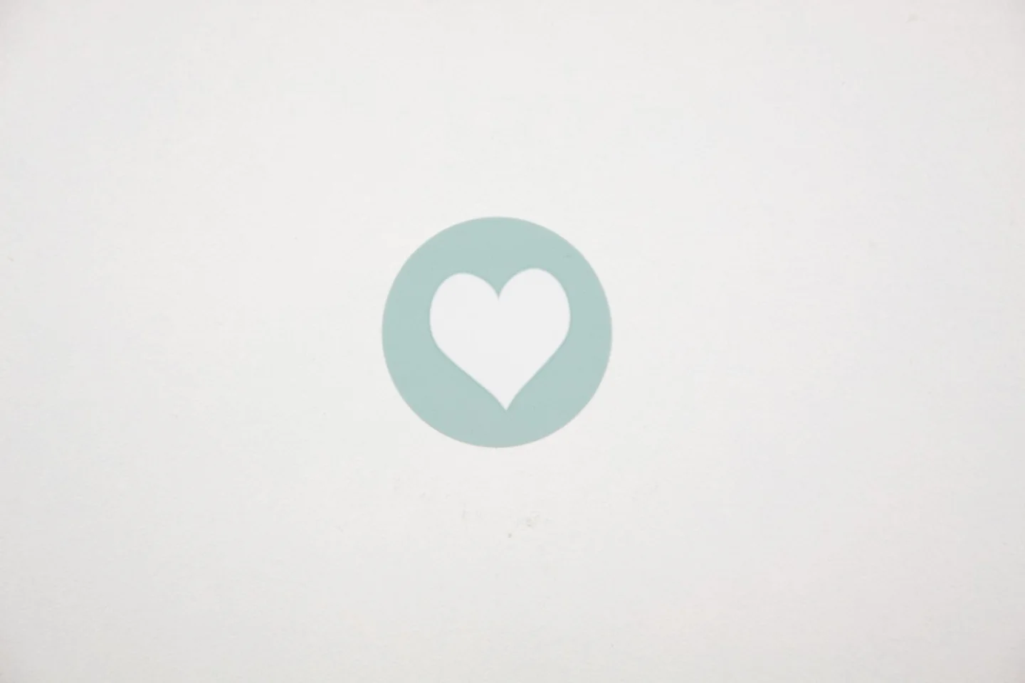 Sluitsticker-rond-mint met wit hartje.