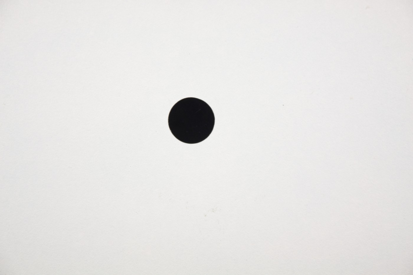 Sluitsticker-rond-zwart-15mm