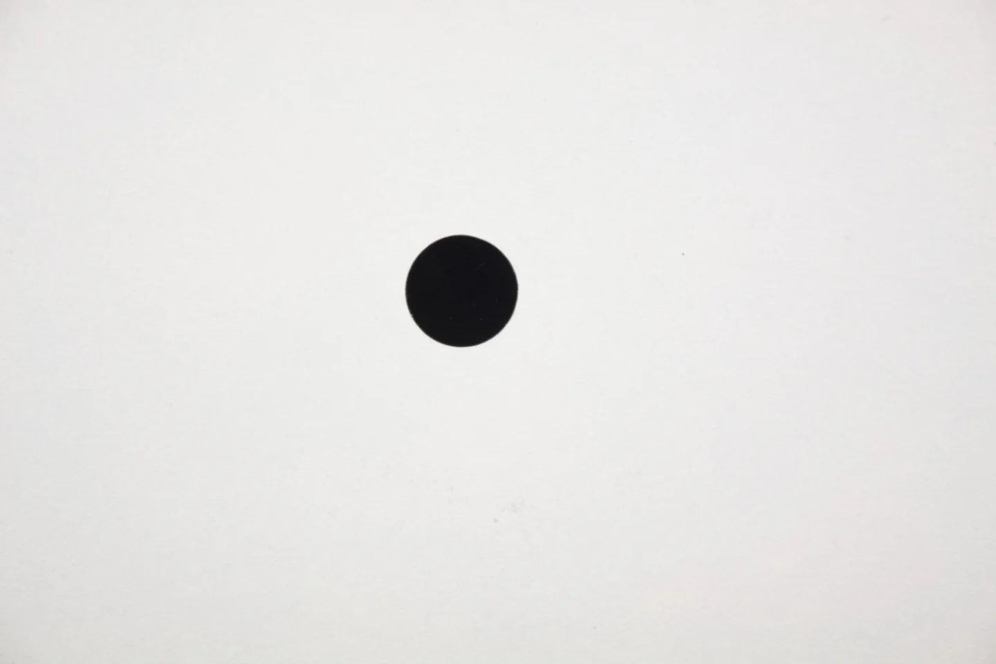 Sluitsticker-rond-zwart-15mm.