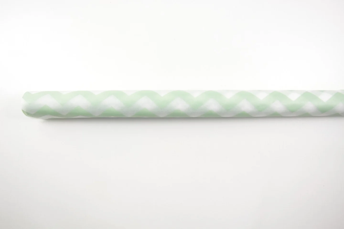 Vloeipapier-olijfgroen-wit-zigzag-50x70.